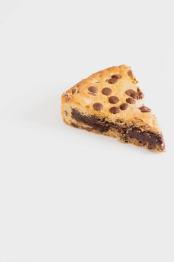 Arka planda bir dilim kurabiye turtası. Kahvaltı konsepti.