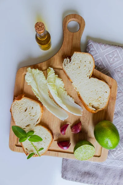 Mediterranean Cuisine Cutting Board Prepared Make Good Salad Followed Bread — Stock Photo, Image