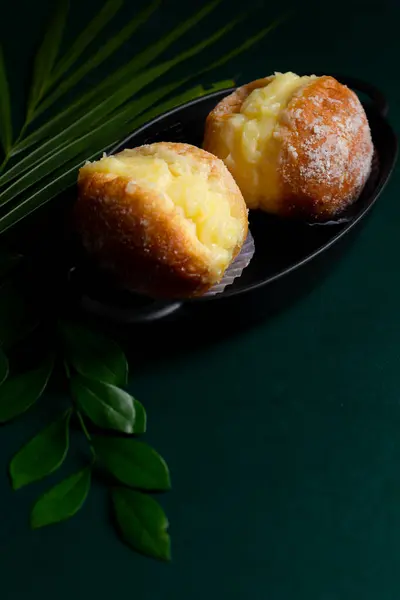 Closeup View Berliner Donuts Black Pan Brazilian Bakery Concept — Stock Photo, Image