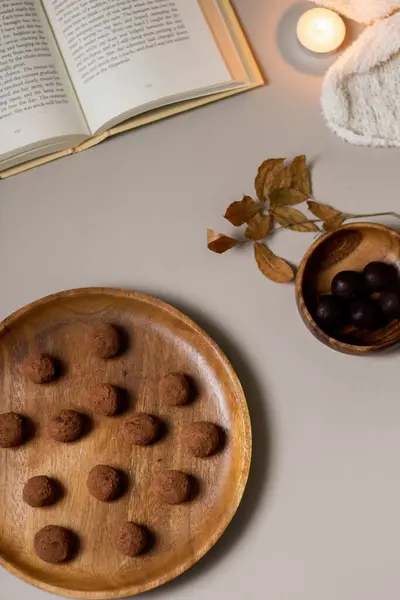 Vista Superior Trufas Chocolate Caseiras Cobertas Com Cacau — Fotografia de Stock