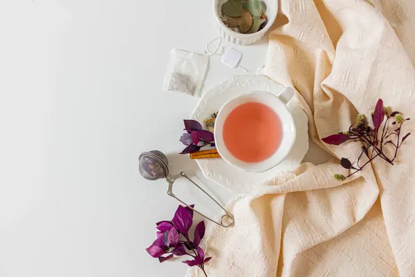 Чашка Імбирного Чаю Чайною Серветкою Корицею Чайним Пакетом Білому Тлі — стокове фото