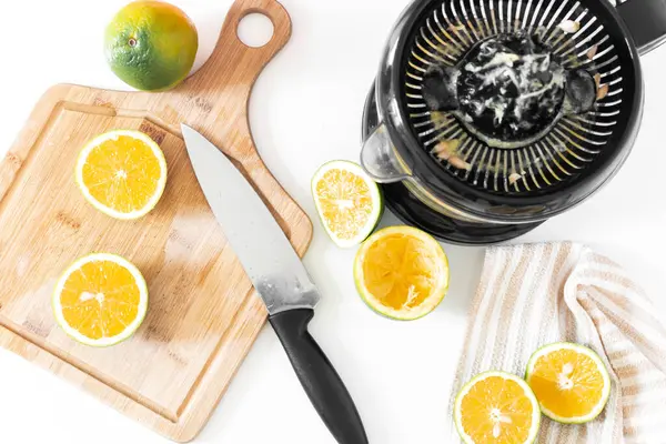 Raw Oranges Juicer White Background Fresh Healthy Fruits Concept — Stock Photo, Image