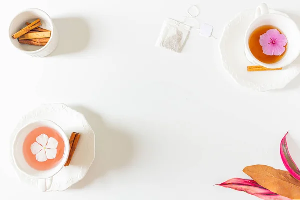 Mesa Para Dois Composição Tempo Chá Com Duas Xícaras Chá — Fotografia de Stock