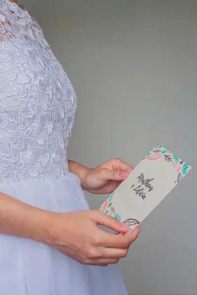 Young Woman Wearing Bridal Dress Holding Craft Envelope Her Wedding — Stock Photo, Image