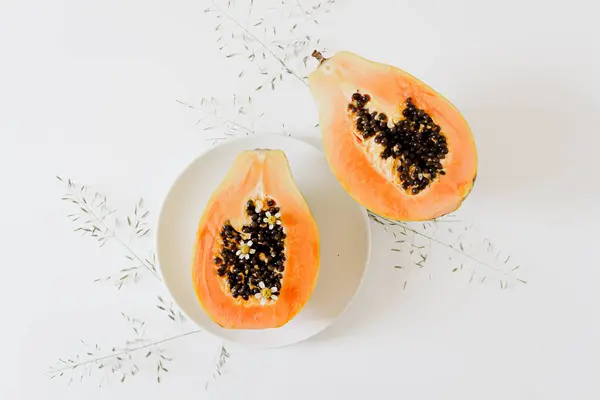 Sommarkoncept Minimalistisk Sammansättning Färska Livsmedel Ovanifrån Tropiska Apelsin Papaya Frukt — Stockfoto