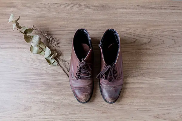 Vintage Stiefel Mit Getrocknetem Eukalyptus Konzept Vintage Stil — Stockfoto