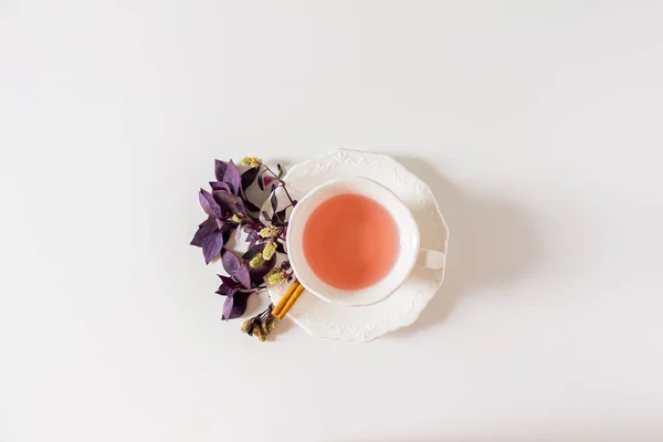 Vista Superior Xícara Composição Chá Gengibre Com Roxo Folhas Rosa — Fotografia de Stock