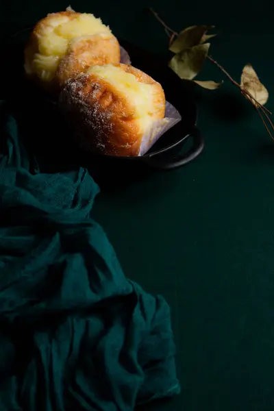 Крупный План Пончиков Berliner Черной Сковороде Концепция Бразильской Пекарни — стоковое фото