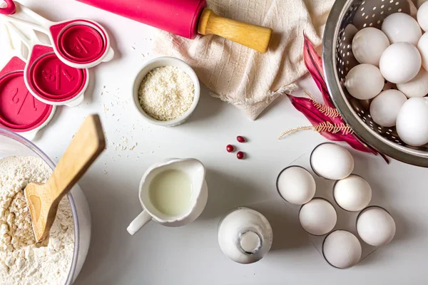Pasta Konsepti Yap Malzemeler Mutfak Aletleri Beyaz Arka Planda Düz — Stok fotoğraf