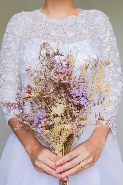 Cropped Shot Bride Holding Dried Flower Bouquet — Stock Photo, Image
