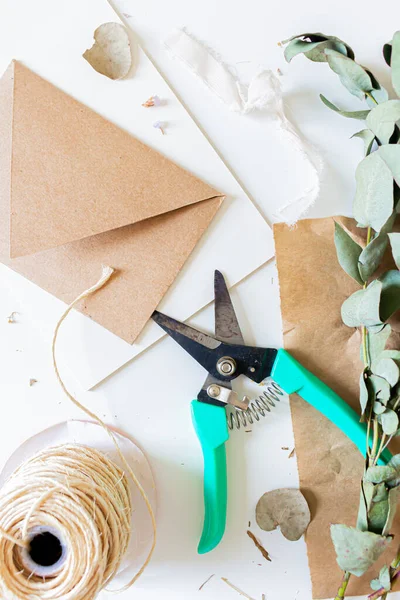 Creative Retro Style Composition Craft Envelopes Blank Paper Sheet Eucalyptus — Stock Photo, Image