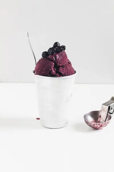 Acai Ice Cream Blueberries White Background Spring Summer Concept — Stock Photo, Image