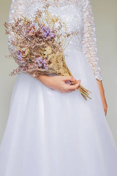 Cropped Shot Young Bride Dried Flower Bouquet Hand — Stock Photo, Image