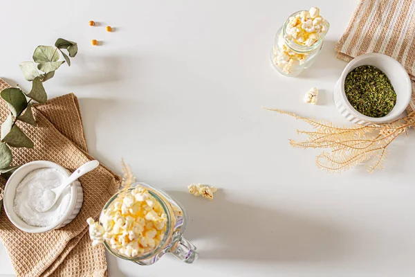 Composizione Beige Accogliente Estetica Con Popcorn Autunno Concetto Cibo Invernale — Foto Stock