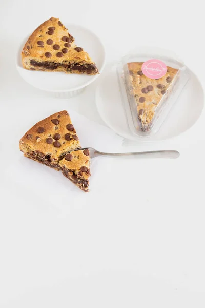 Três Fatias Torta Biscoito Fundo Claro Conceito Pequeno Almoço — Fotografia de Stock