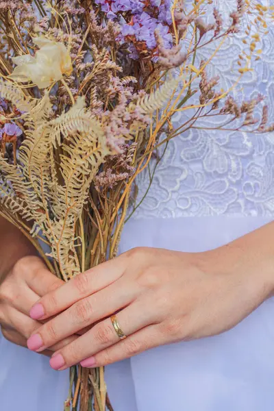 Bride Hand Wedding Ring Holding Dried Flowers Bouquet — Stock Photo, Image