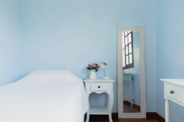 时髦的卧室 老式经典室内设计 舒适的家 — 图库照片