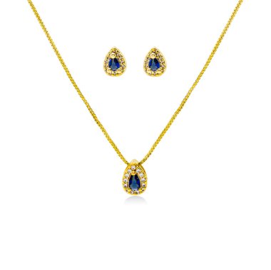 Altın küpeler ve elmaslı kolye