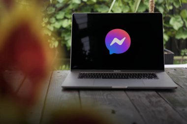 WROCLAW, POLAND - SEPTEMBER 14, 2023: Haberci logosu, bir anlık mesajlaşma servisi (eski adıyla Facebook 'un bir parçası, Mark Zuckerberg), bir MacBook Pro ekranında görüntülendi