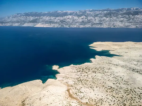 Pag Adası kıyıları Jadra Sahili, Stara Novalja ve Zigljen, Hırvatistan ve güzel mavi Adriyatik denizi