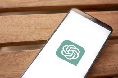 WROCLAW, POLAND - 4 Temmuz 2024: ChatGPT logosu (Chat Generative Pre-trained Transformer), OpenAI tarafından geliştirilen geniş dilli model tabanlı sohbet robotu, akıllı telefon ekranında görüntülendi