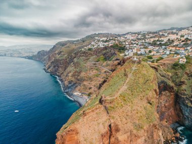 Christo Rei Bakış Alanı 'nın insansız hava fotoğrafçılığı Canio' da (Madeira Adası 'nın güney kıyısı) bulunmaktadır.)