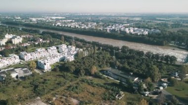 Eylül 2024 'te Polonya' nın Wroclaw kentinde meydana gelen sel felaketinde Olimpia Port Estate ve Bartoszowice Weir