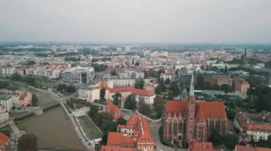 Wroclaw şehir merkezi Eylül 2024 'te Polonya' da sel felaketi sırasında