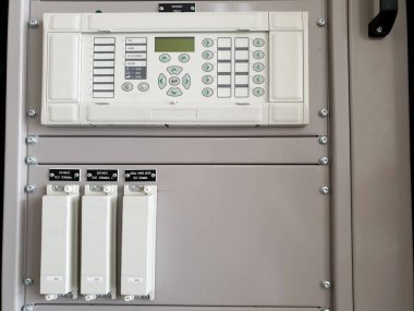 115kV Kontrol ve Koruma Paneli: Korunma rölesi kurulumu için floş-monte edilmiş mesafe rölesi için panel kesme ve Test terminal bloğu.
