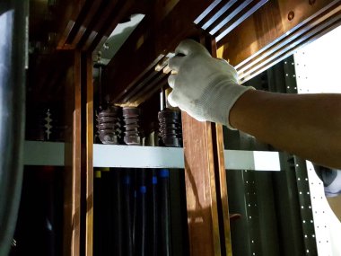 Devre Kesicisi Değiştirmesi için Elektrik Otobüs Çubuğu Değiştirmesi