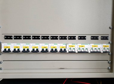 MCB-Minyatür Devre Kesicisi: 115kV Kontrol ve Koruma Panelinin Ana AC ve DC kontrol devresi