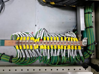 115kV Kontrol ve Koruma Paneli 'nin elektriksel topraklaması: Elektrik sistemi, elektrik donanımı ve personeli elektrik şokundan korumak için kullanılır.