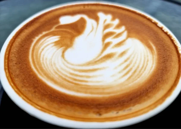 Oldalirányú Bolt Kávé Közelkép Forró Latte Művészet Kávé Háttér — Stock Fotó
