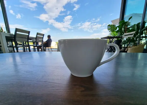 Une Tasse Café Sur Nuage Dans Ciel Bleu Fond — Photo
