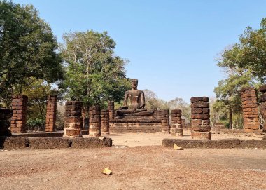 Buda görüntüsü Wat Sing 'de ya da Tayland' daki Kamphaeng Phet Tarih Parkı 'ndaki Aslanlar Tapınağı' nda yer almaktadır..