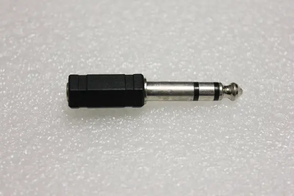 Müzik adaptörü Jack, müzikal gitar kabloları ve mikrofonlar için 3.5 'ten 6.4' e kadar. Ses kaydı, ses düzenleme. Şarkılar, yaratıcılık ve ses kaydı. Müzik ve ses ekipmanları