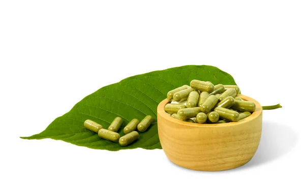 Fresh Green Kratom Leaves Natural Herbal Medicine Powder Capsules Isolated — Stock Photo, Image