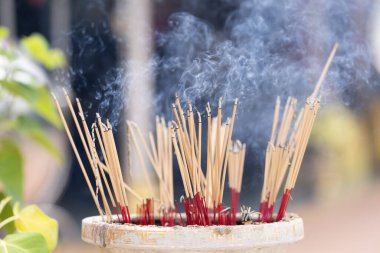Tütsü ocağına sıkışmış Smoky var..