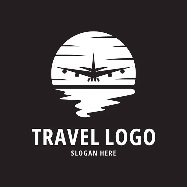 Travel Logo Design Inspiration Moon Cloud Sea Vector Illustration — Stock Vector