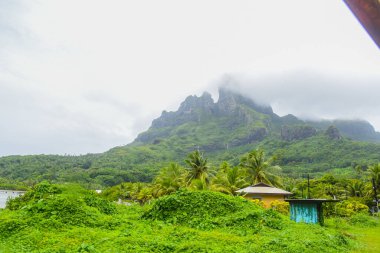 Bora Bora, Güney Pasifik adası Tahiti 'nin kuzeybatısında Fransız Polinezyası, Peyzaj