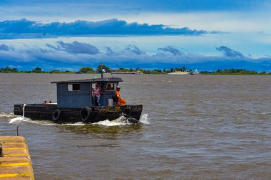 Santarem, Brezilya, Kuşlar, Amazon Nehri ve Santarem Sanayi Limanı  