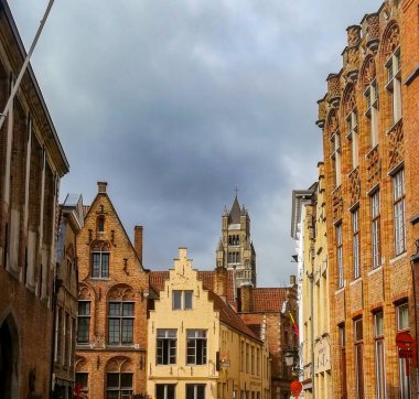 Belçika 'nın kuzeybatısındaki Batı Flanders' in başkenti Bruges Belçika, kanalları, kaldırımlı caddeleri ve ortaçağ binalarıyla tanınır..