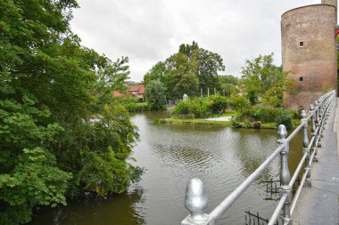 Belçika 'nın kuzeybatısındaki Batı Flanders' in başkenti Bruges Belçika, kanalları, kaldırımlı caddeleri ve ortaçağ binalarıyla tanınır..