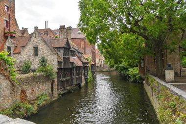 Belçika 'nın kuzeybatısındaki Batı Flanders' in başkenti Bruges Belçika, kanalları, kaldırımlı caddeleri ve ortaçağ binalarıyla tanınır..