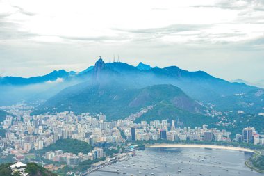 Rio de Janeiro, Brezilya, Rio de Janeiro, Brezilya 'da bulunan bir kablo sistemidir. İlk bölüm Praia Vermelha ve Morro da Urca arasında, ikincisi 1299 feet uzunluğundaki Sugarloaf Dağı 'nın zirvesine kadar uzanıyor.