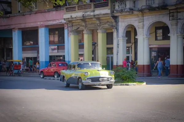 Гавана Куба Винтажный Автомобиль Ориентир Гаване Ретро Автомобиль — стоковое фото