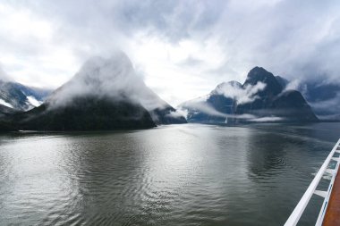 Yağmurdan sonra, Dinamik gökyüzü, Milford Ses Yeni Zelanda