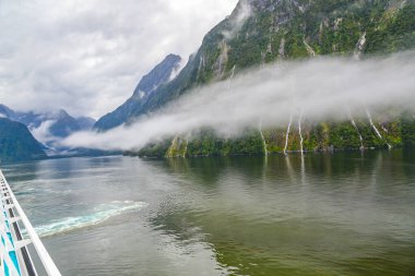 Yağmurdan sonra, Dinamik gökyüzü, Milford Ses Yeni Zelanda