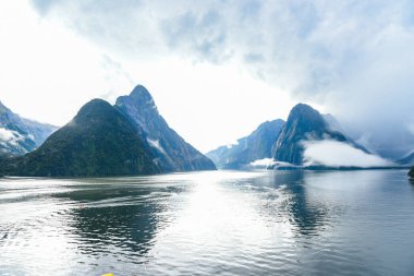 Yağmurdan sonra, Dinamik gökyüzü, Milford Ses Yeni Zelanda