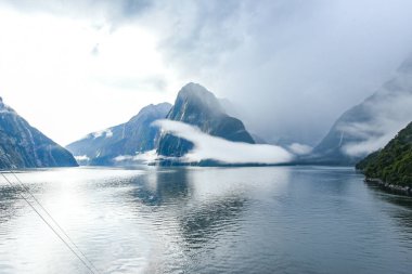 Yağmurdan sonra, Dinamik gökyüzü, Milford Ses Yeni Zelanda